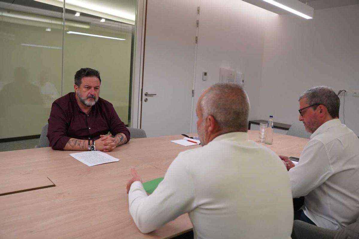 La visita a Bruselas también incluyó un encuentro con representantes del grupo de la izquierda en el parlamento europeo.