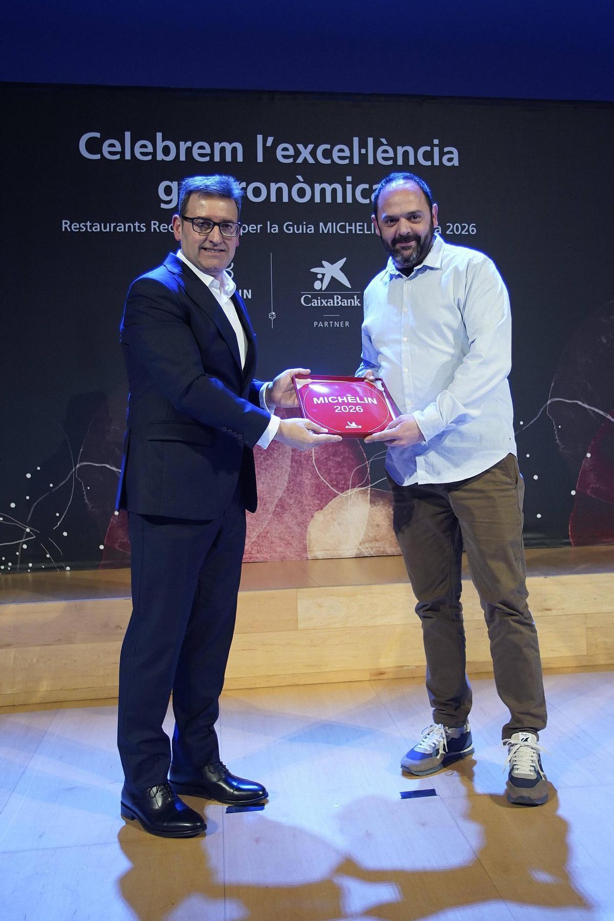 Les imatges de l'entrega de plaques als restaurants recomanats a la Guia Michelin