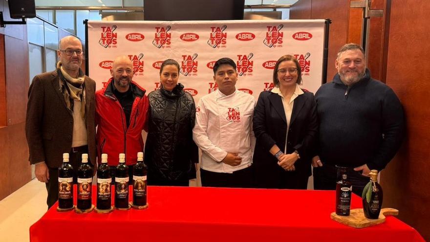 Presentación del concurso Talentos by Abril, esta mañana en la Praza de Abastos