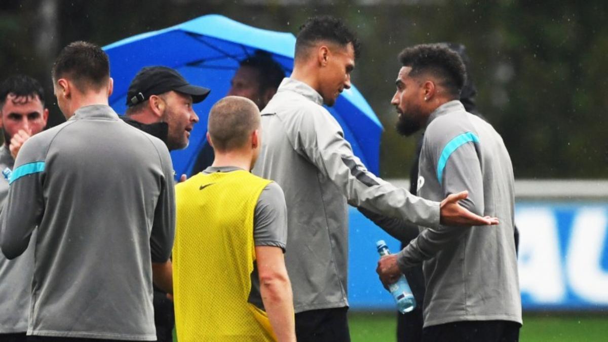 Boateng gritándole a su entrenador, Pál Dárdai