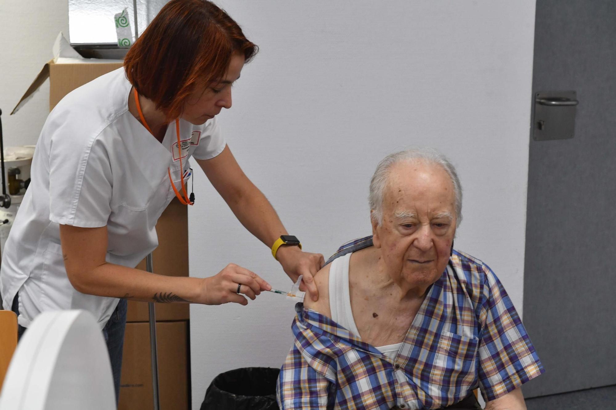 Arranca la vacunación de gripe y COVID en centros de salud a mayores de 80 años