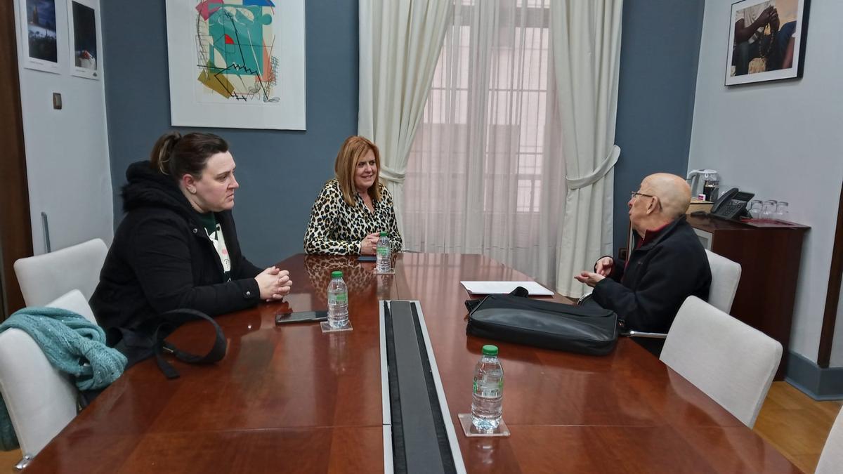 Por la izquierda, Pamela Álvarez, Carmen Arbesú y Manuel Carbajo.