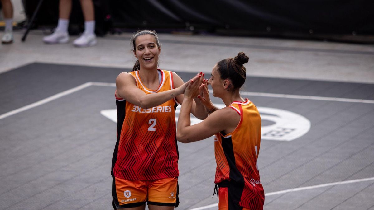 En imágenes | La Plaza del Pilar respira baloncesto con el 3x3