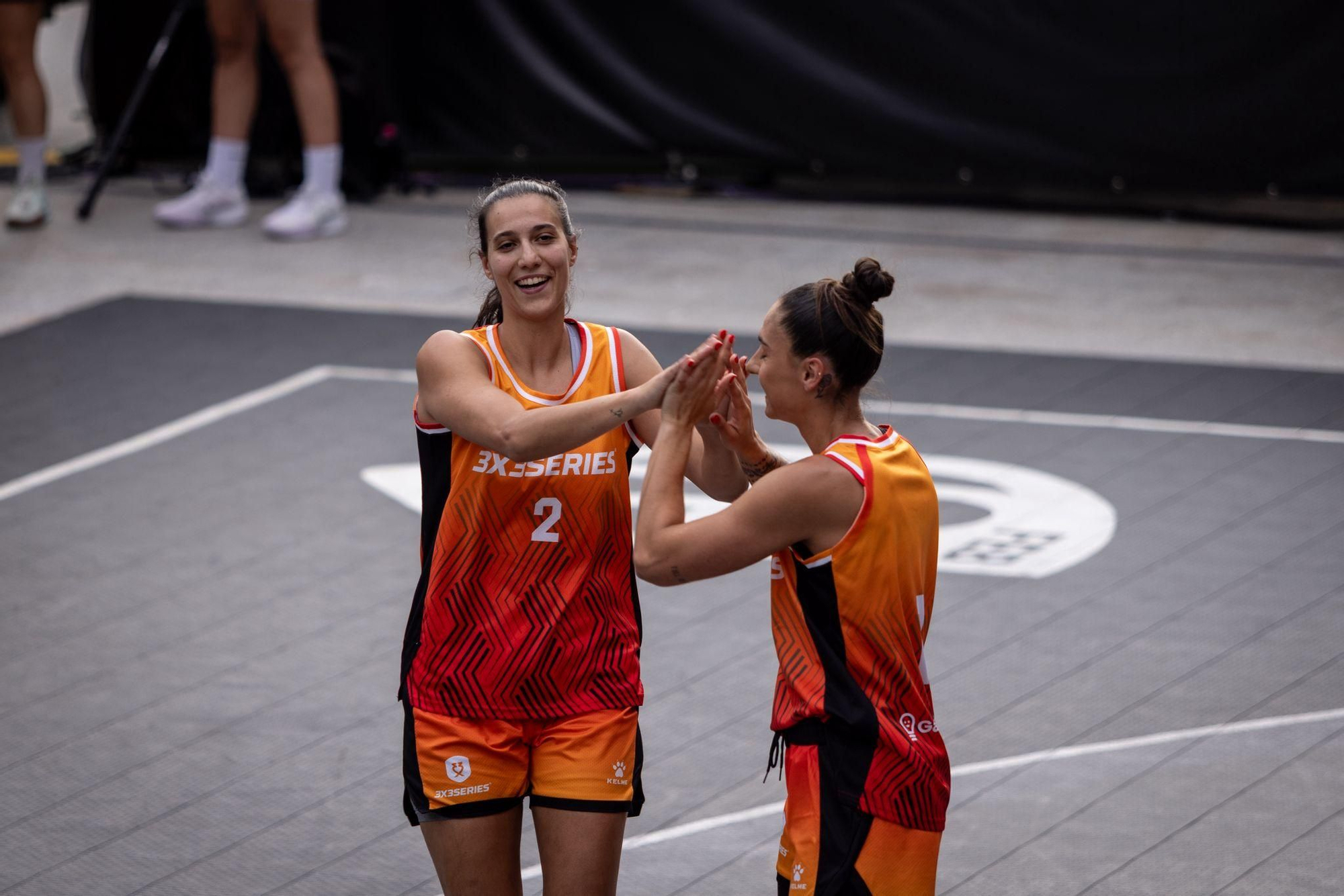 En imágenes | La Plaza del Pilar respira baloncesto con el 3x3