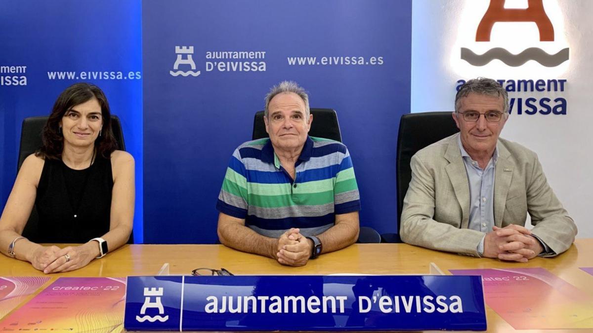 La vicerrectora de la UIB Yolanda González, el concejal Aitor Morrás y el presidente de Pimeef, Alfonso Rojo, en la presentación. | AE