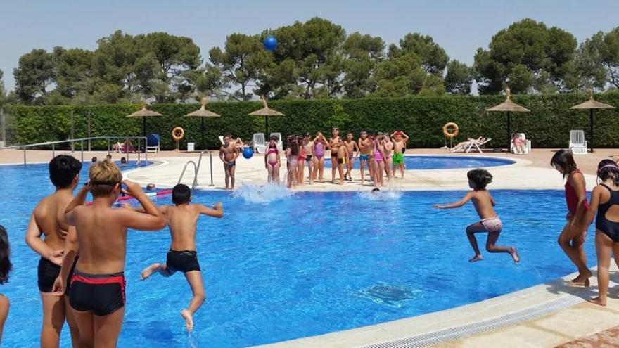 La piscina de verano de Aspe acaba de abrir