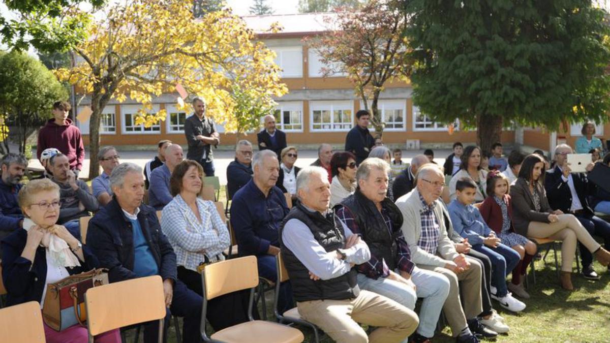 Marque estivo arropado por familia e amigos.  | // BER./J. LALÍN 