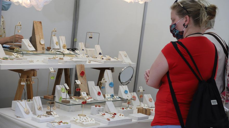 The Cabildo de Tenerife pays 198,000 euros in direct aid to 66 artisans