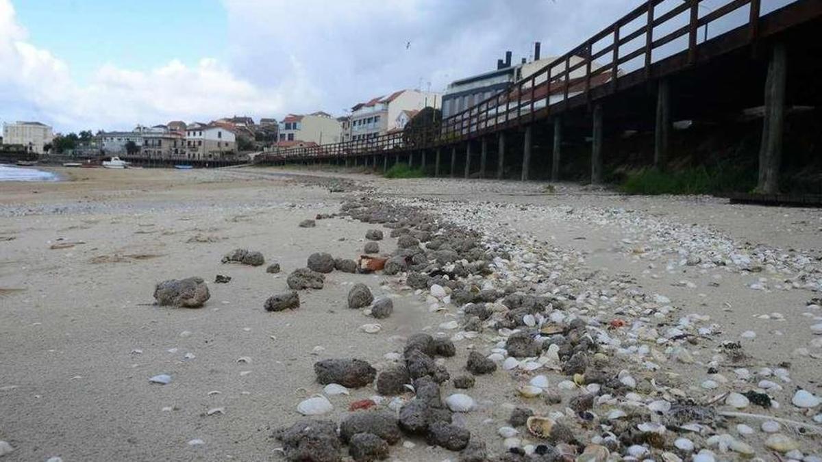 La playa San Cibrao, habitualmente afectada por vertidos
