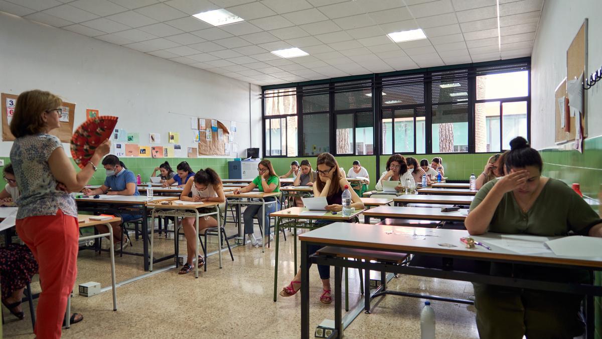 Una imagen de los aspirantes a una de las plazas de maestros en las pruebas del pasado junio.