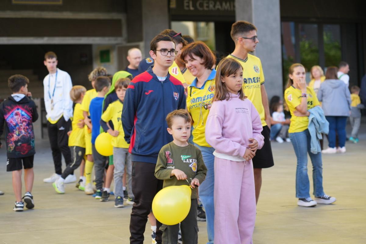 Galería: La afición del Villarreal, presente para tratar de sellar la Champions Galería: La afición del Villarreal, presente para tratar de sellar la Champions
