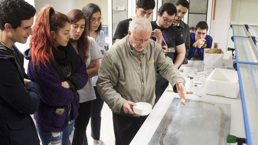 Gerardo Domarco, durante una actividad con alumnos de Aeroespacial, en 2018.