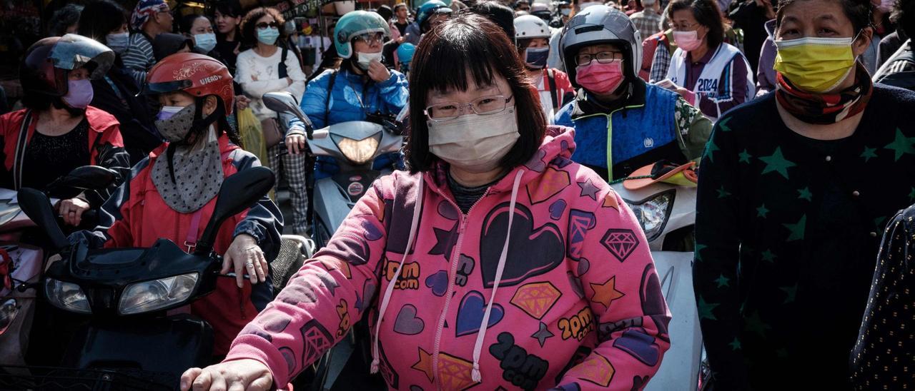 El atestado mercado de Sanhe Market de la ciudad portuaria taiwanesa de Kaohsiung, este miércoles.