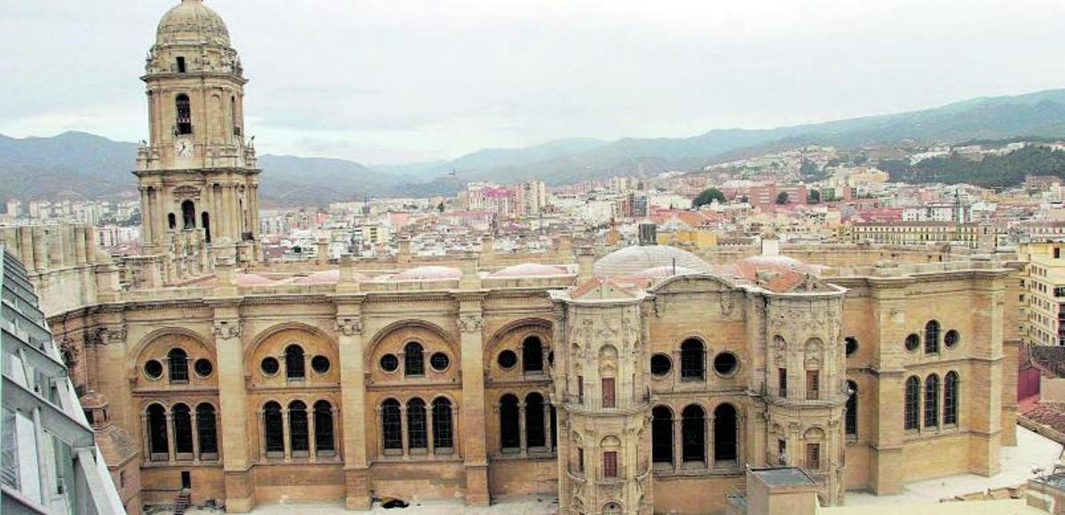 El principal problema de la Catedral de Málaga son las filtraciones por el agua de lluvia.  | L.O.