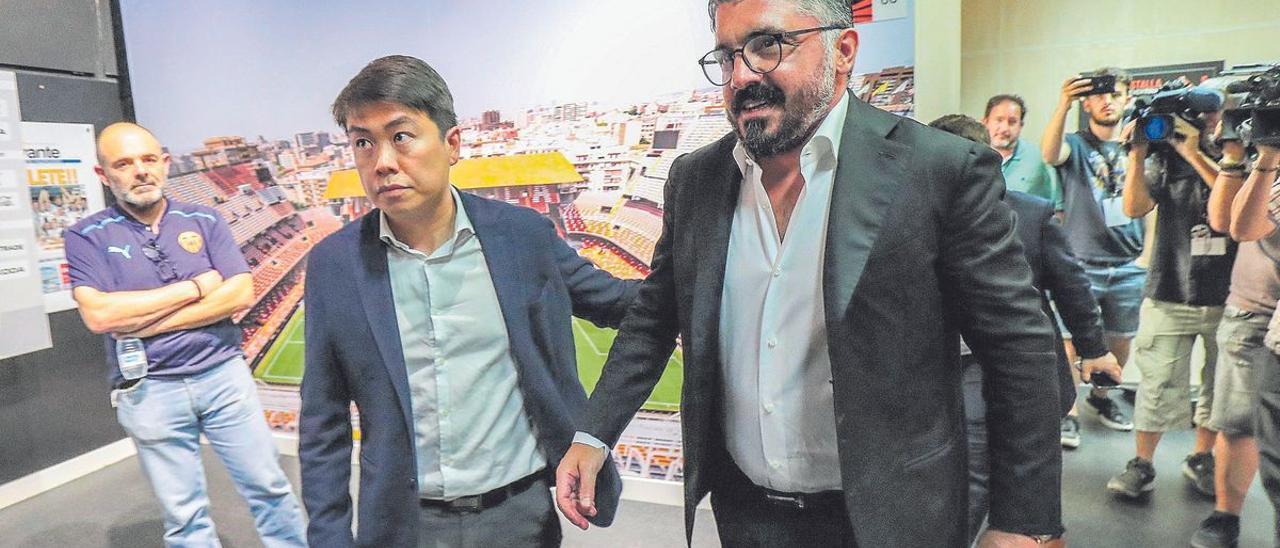 Sean Bai y Gennaro Gattuso durante la presentación de este último