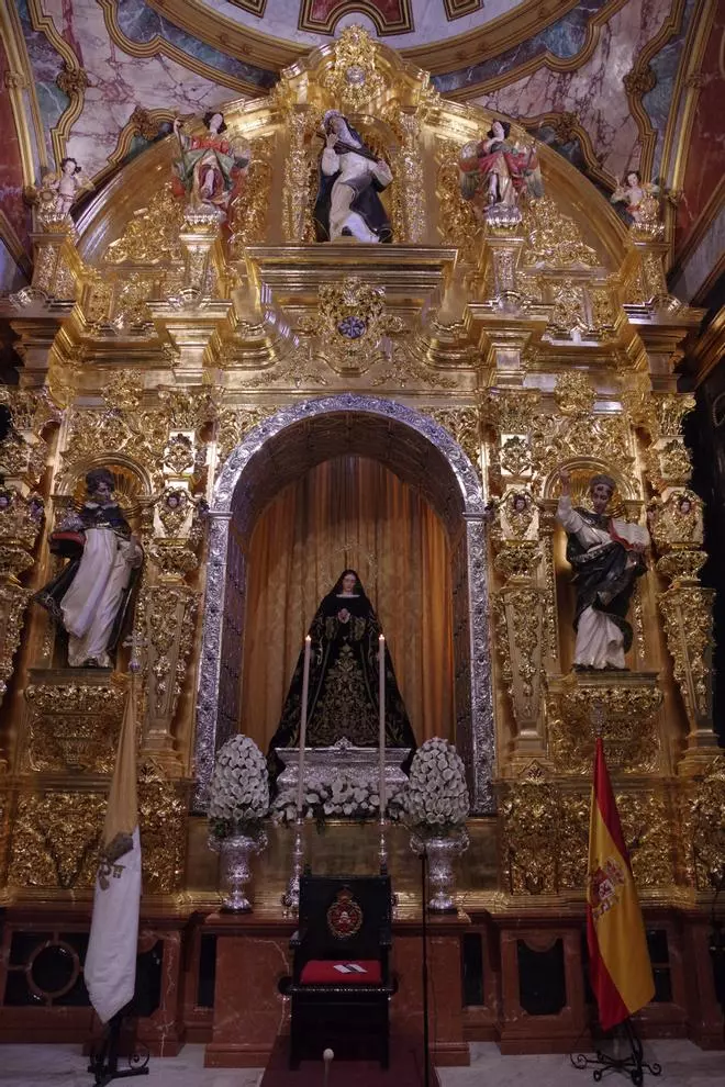 Semana Santa de Málaga 2026 | Fotos de la ofrenda de la Armada a la Virgen de la Soledad de Mena