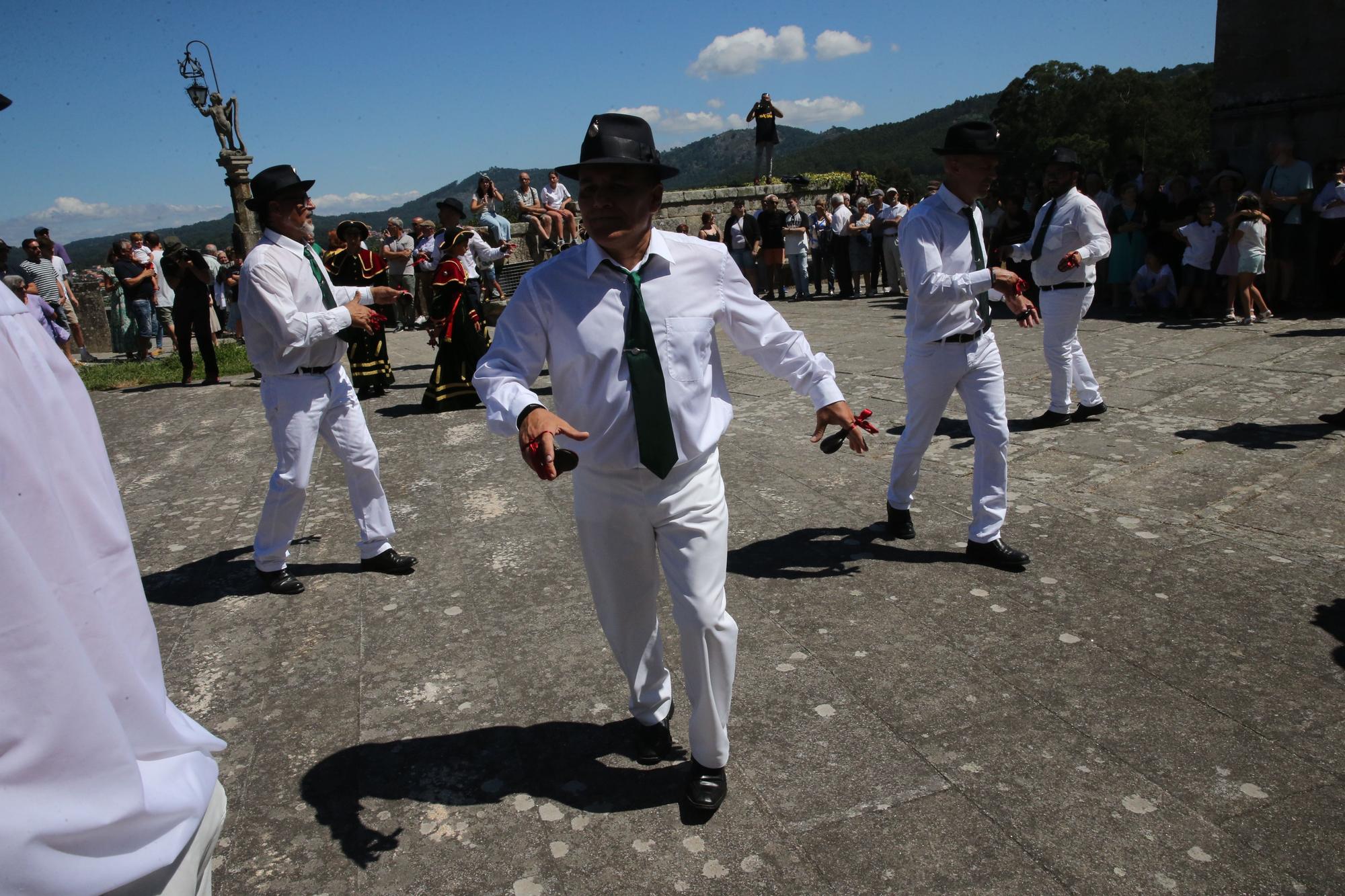 La procesión y la danza de San Roque de O Hío en imágenes (II)