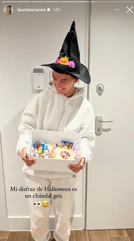 Laura Escanes con chándal gris de Chenoa