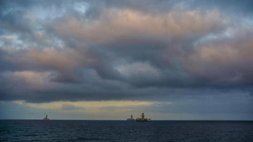 Estado de la mar, con el cielo encapotado, ayer a últimas horas del día captado desde La Laja.