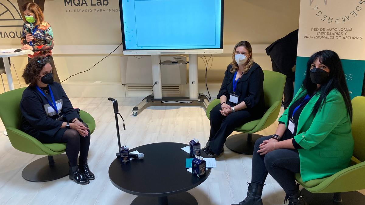 Marián García, Ana Pérez Otero y Tamara Fernández, ayer, en la jornada sobre emprendimiento en clave femenina celebrada en Avilés.