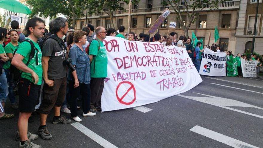 Educadores y sanitarios anuncian una &quot;movilización permanente&quot;