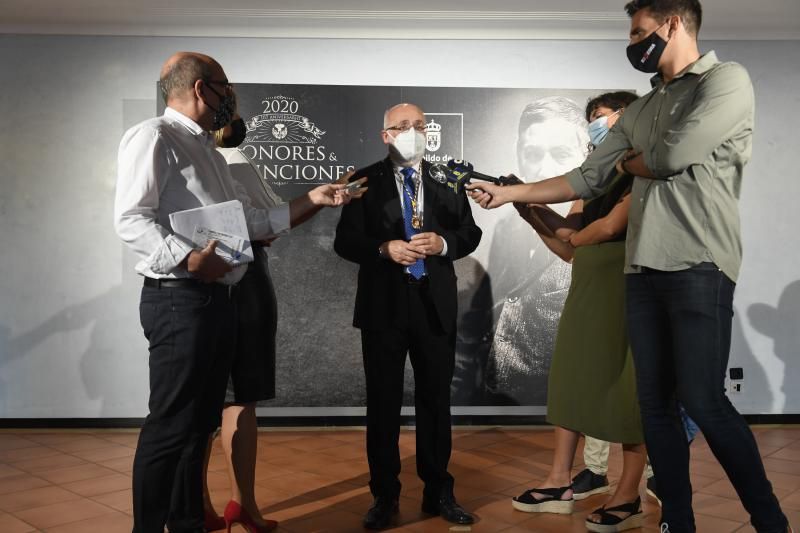 Acto de entrega de honores y distinciones del Cabildo.