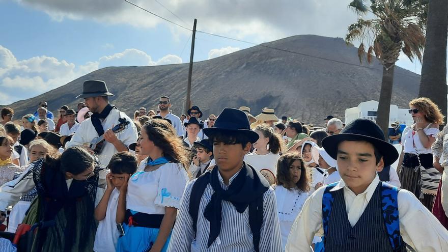 Multitudinaria romería escolar en Tahiche por el Día de Canarias