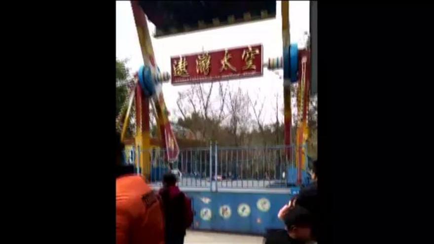 Muere una niña en China tras salir despedida de una atracción de feria