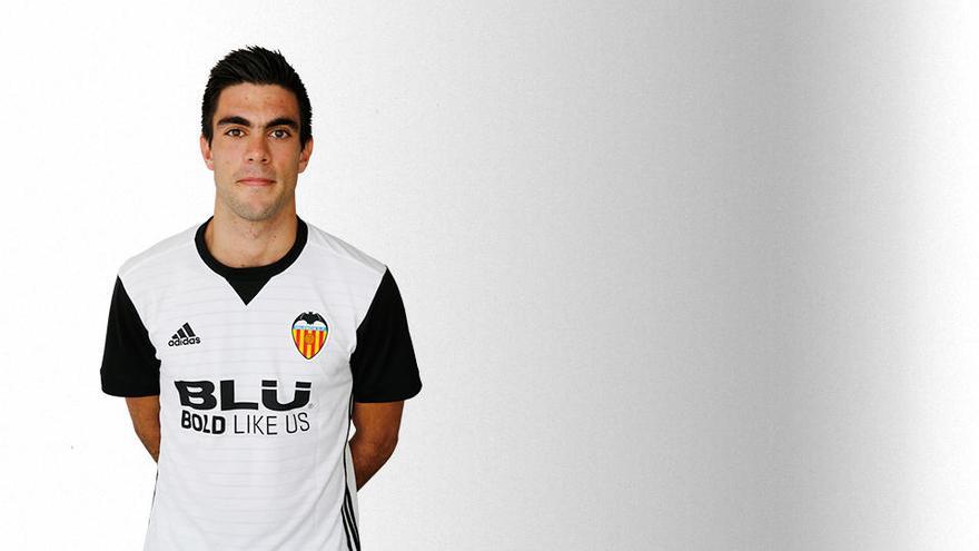 Salva Ruiz, con la camiseta del Valencia