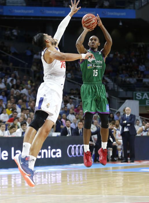 El Unicaja dio la cara en el BarclayCard Center ante el vigente campeón de Liga, el Real Madrid.