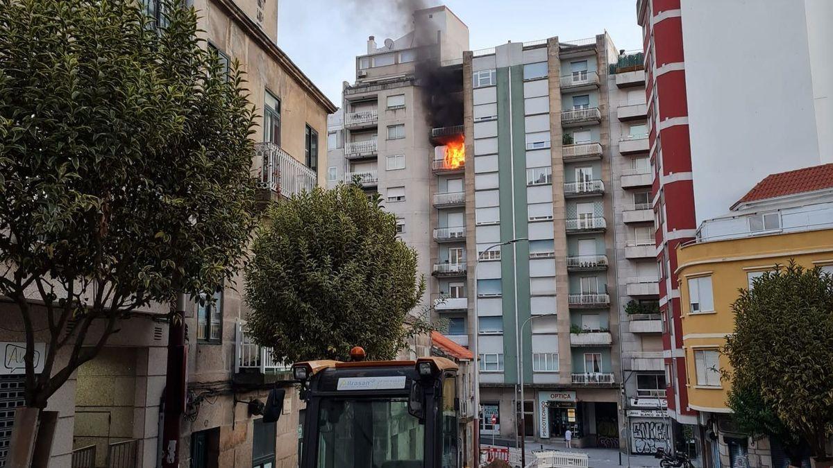 Alerta en el centro de Vigo por un incendio en una vivienda de Ronda de Don Bosco