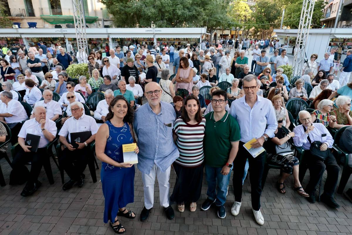 Pere Estelerich se rodea de amigos, lectores y amantes de la música en la presentación de 'Cròniques wagnerianes' Pere Estelerich se rodea de amigos, lectores y amantes de la música en la presentación de 'Cròniques wagnerianes'