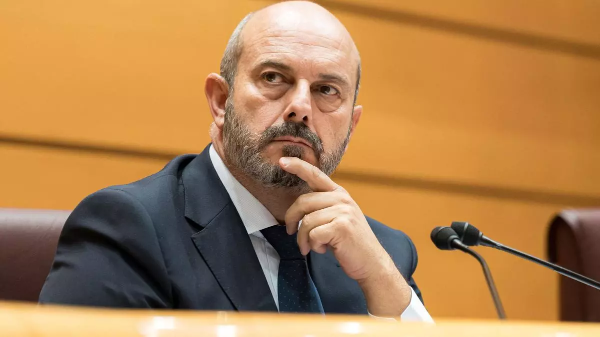 El Senado denuncia ante la Fiscalía y despide a dos trabajadores por "espionaje" parlamentario