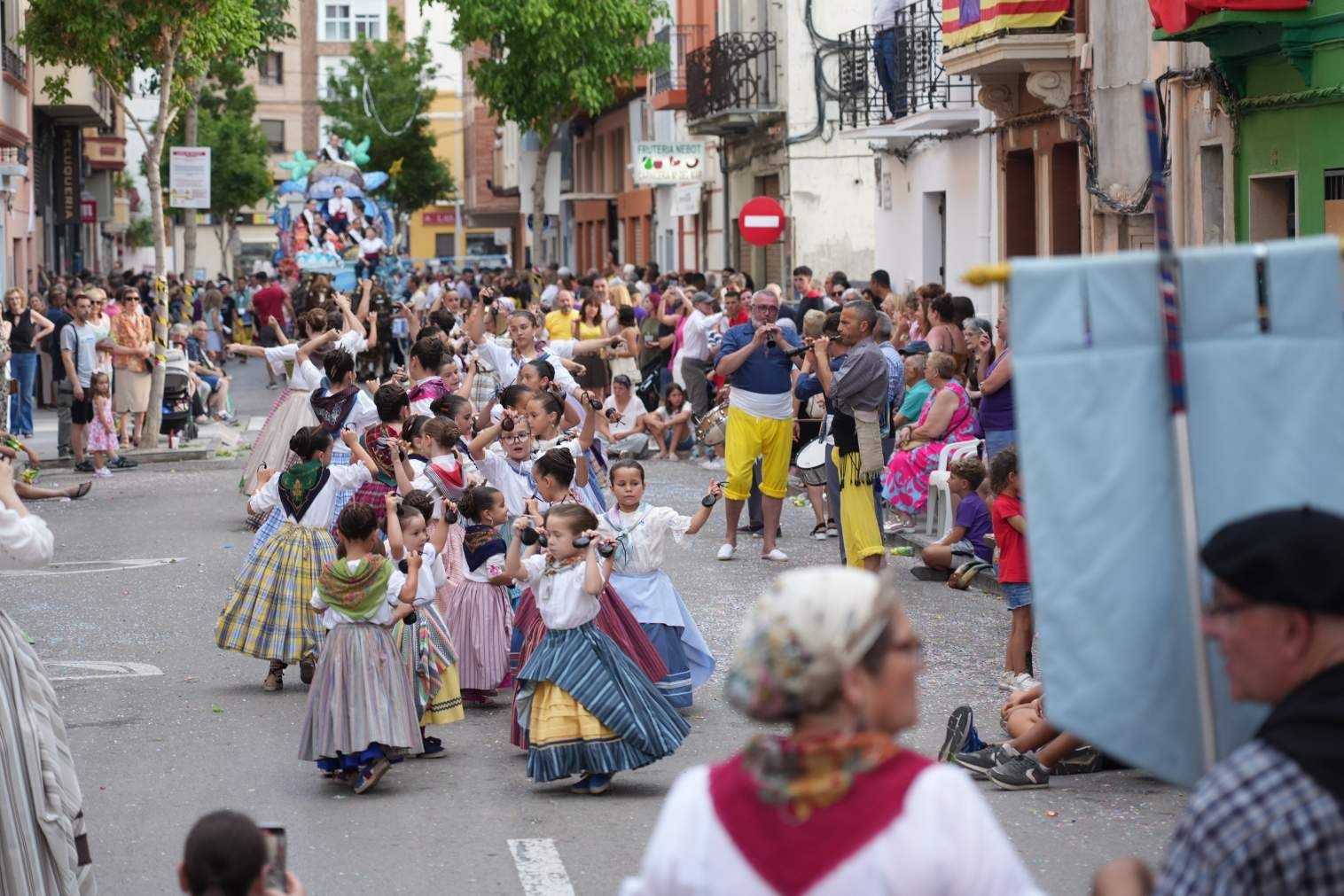 El Grau da inicio a las fiestas de Sant Pere con pólvora, bous y música