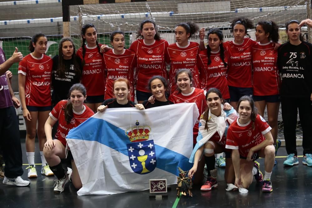 Alegría en las louriñanas, que celebraron el pase a la finalísima por todo lo alto tras eliminar al Gijón.