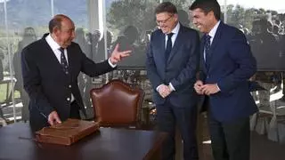 El alcalde de l'Alqueria d'Asnar recibe el título de Hijo Predilecto de la Provincia de Alicante