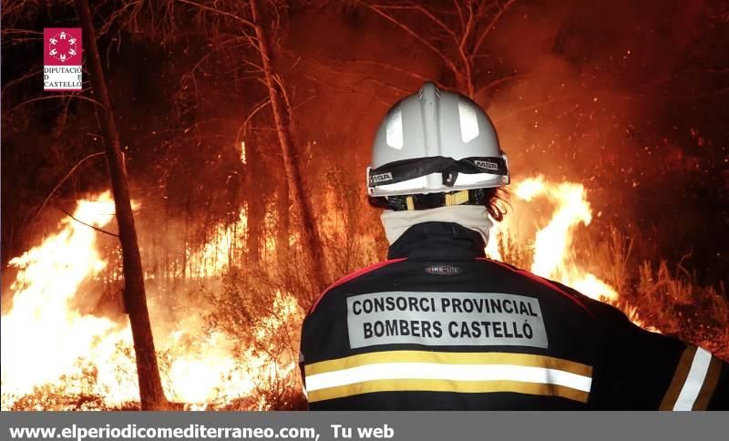 Todos contra el fuego en la Serra d’Espadà