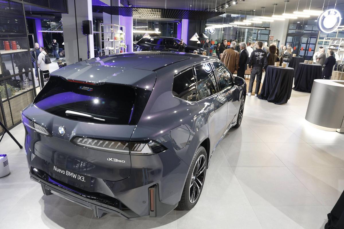 BMW presenta en Santiago el iX3 y las nuevas instalaciones de Amiocar