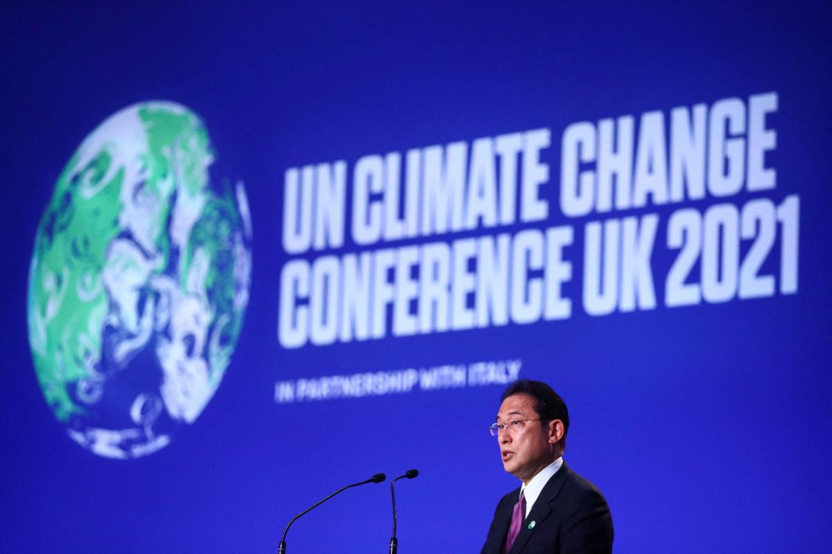 El primer ministro de Japón, Fumio Kishida, presenta los planes de su país en la Cumbre del clima de Glasgow.