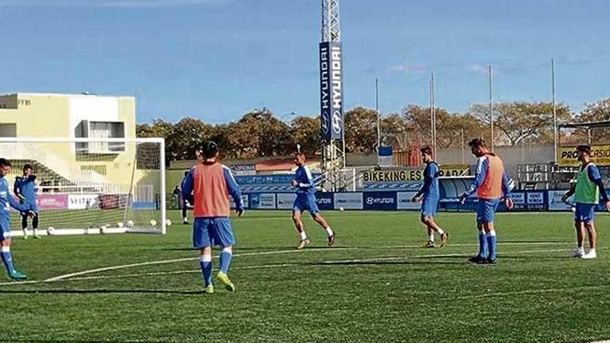 El Atlético Baleares realizó ayer en Son Malferit el último entrenamiento de la semana.