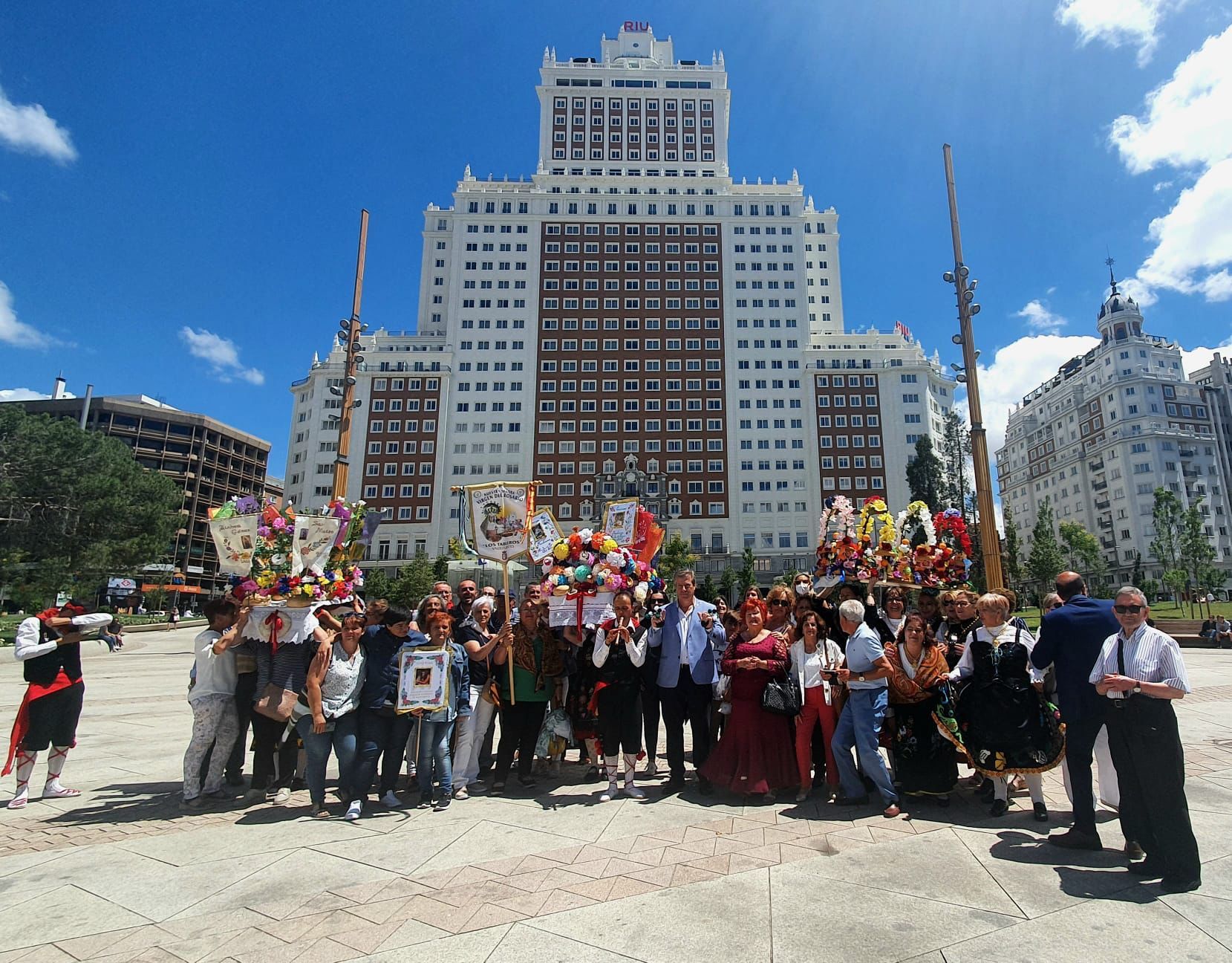 Espectacular desfile: ¡Las Tablas y Tableros de Albalá, Torre de Santa  María y Valdefuentes conquistan Madrid! - El Periódico Extremadura