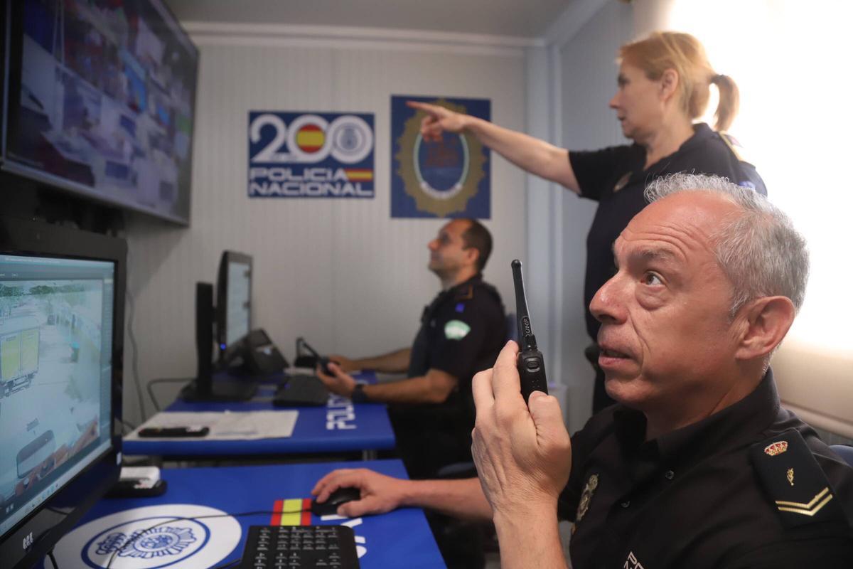 Oficina conjunta de Policía Local y Nacional en la Feria de Córdoba.
