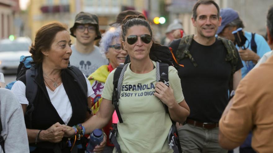 Juan José Liarte, a la derecha, junto a Macarena Olona