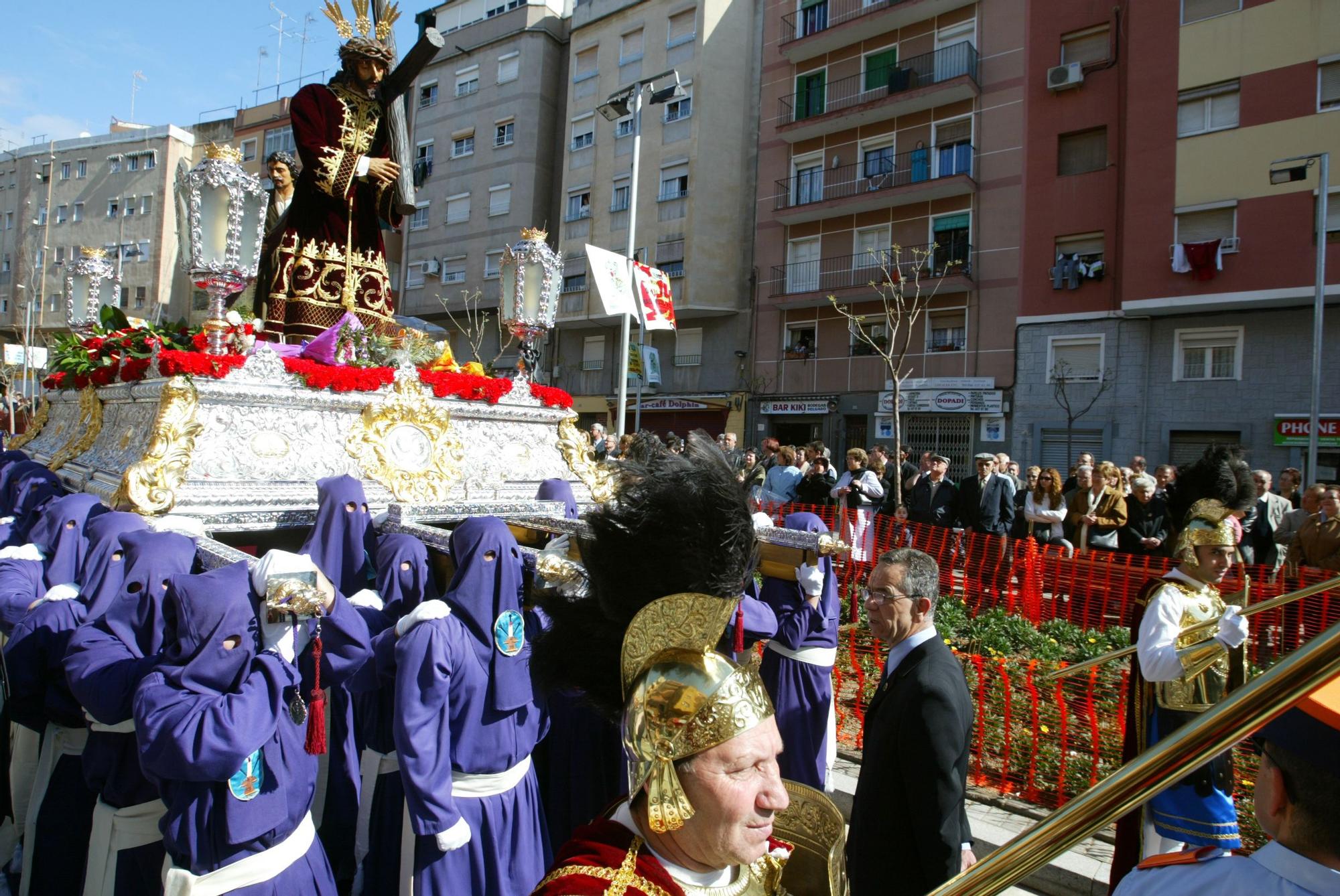 Una procesión en L'Hospitalet de Llobregat en una foto de archivo.
