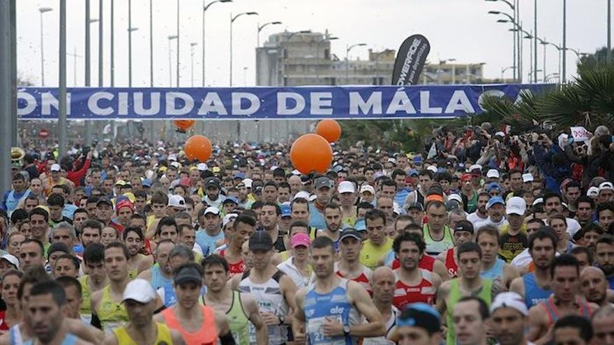 Imagen de la Media Maratón Ciudad de Málaga celebrada el pasado año por las calles de la capital costasoleña, con la participación de 7.000 atletas.