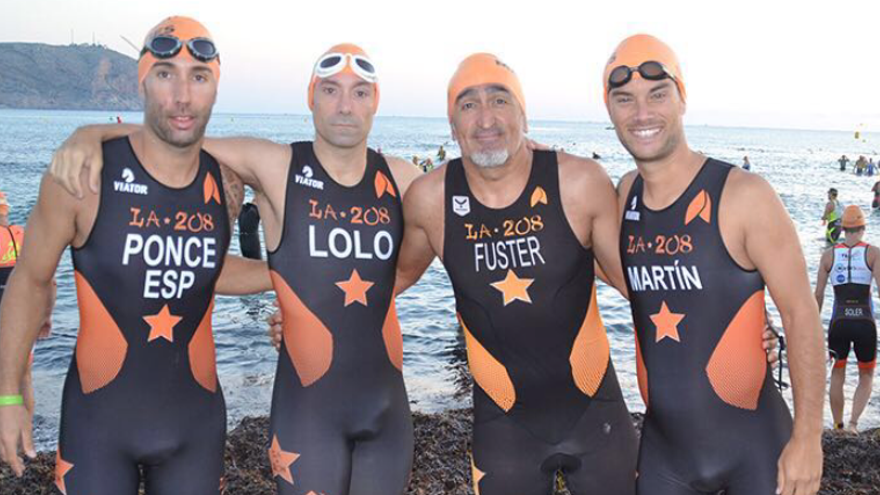 Componentes del equipo masculino del LA208 Triatlón Club