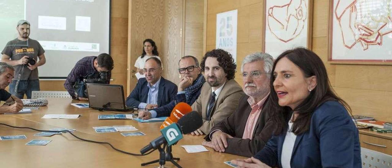 J.María Faílde; Jesús Vázquez; Virxilio Rodríguez; Rosendo Fernández y Cristina Álvarez, ayer, en el campus de Ourense. // Brais Lorenzo