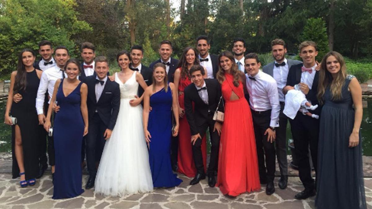 Los ex del Barça B y sus parejas junto a Martí Riverola y Ainhoa