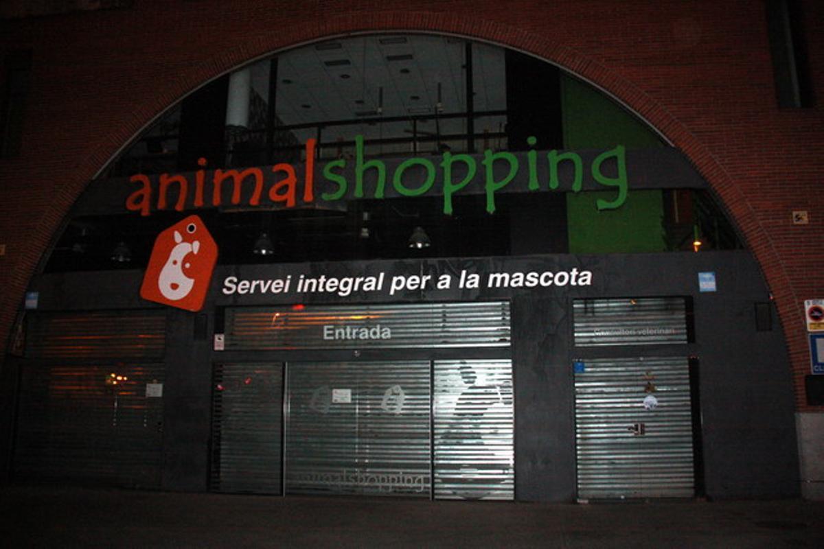 La clínica veterinària de Molins de Rei on ha tingut lloc un robatori que estaria relacionat amb el crim.
