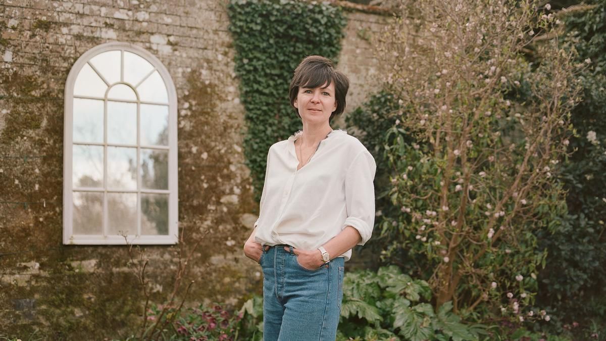 Inspirándose en la restauración de su propio jardín, Olivia Laing ha escrito el ensayo 'El jardín contra el tiempo'.